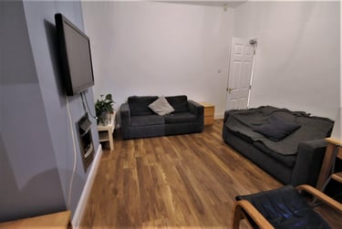 3 bed flat, Tavistock Road, Jesmond, Newcastle, NE23HY - Image 2